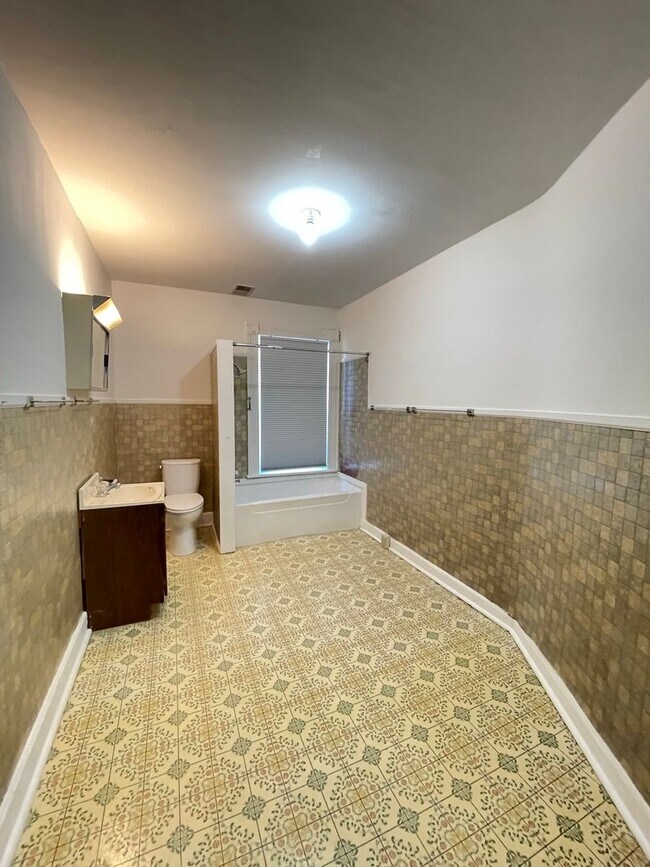 Building Photo - Lawrenceville Home with Lots of Charm and Space