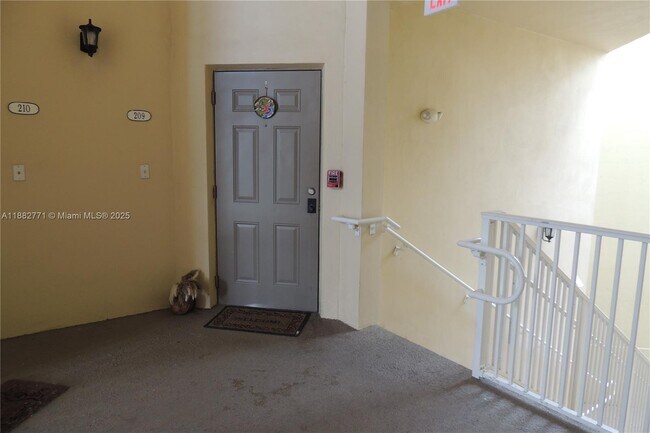 Building Photo - 8899 NW 107 Ct