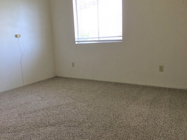 Building Photo - 488 Wiltsey Rd