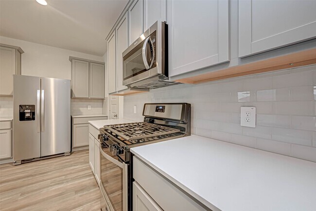 Building Photo - 3418 Lake Landing Ln