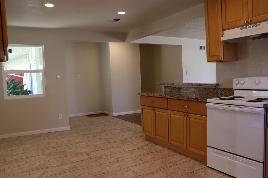 Building Photo - 335 Rollingwood Dr