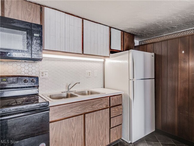 Building Photo - 2331 E Market St