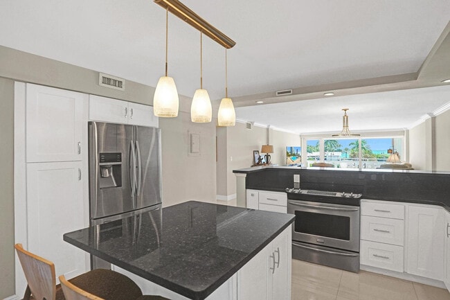 Building Photo - 2000 S Ocean Dr