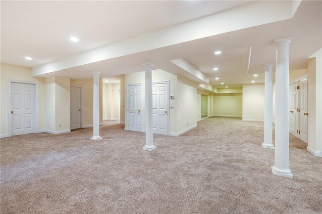 Building Photo - 34 Saxon Wood Rd