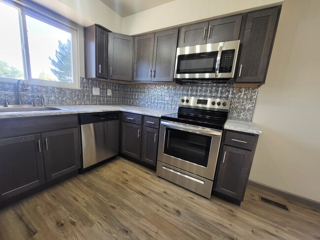 Building Photo - 17 Wheatridge Dr