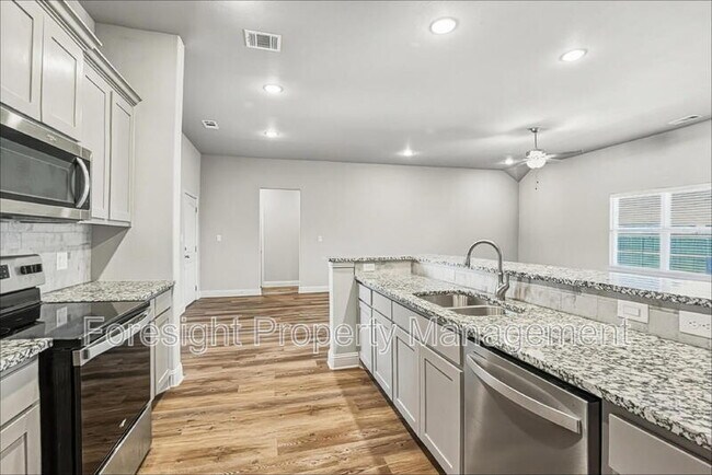Building Photo - 2902 Orchid Dr