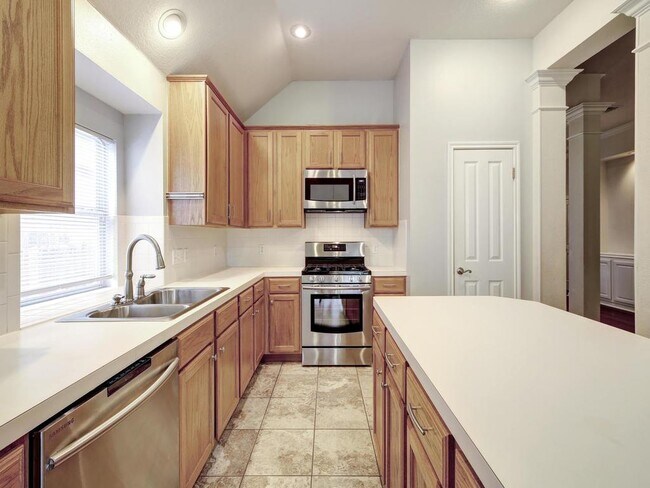 Building Photo - 17913 Niagara Falls Terrace