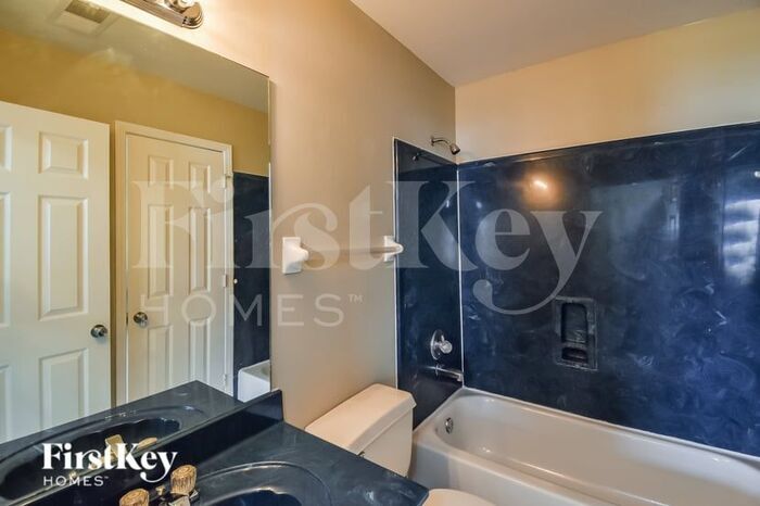 Building Photo - 3734 Oakmoor Cir E