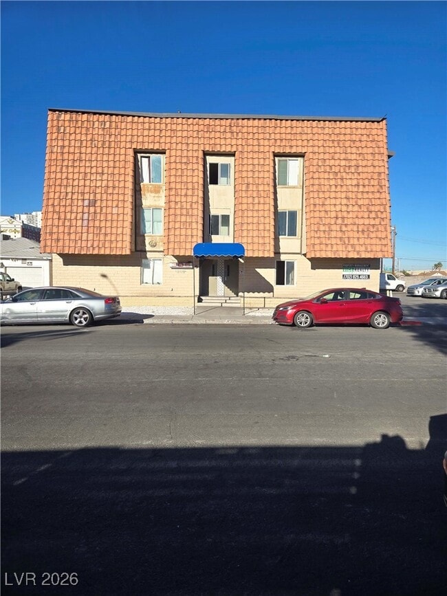 Building Photo - 305 N 10th St