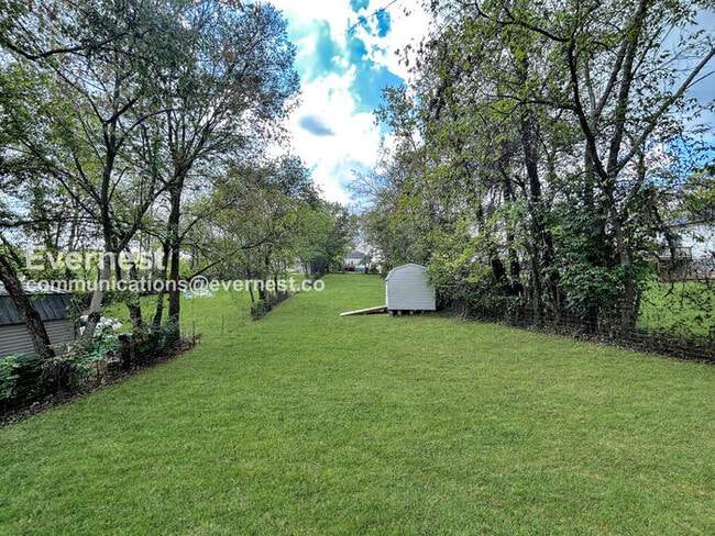 Building Photo - 908 E 16th Ave