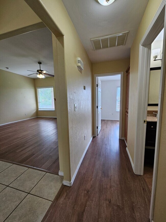 Building Photo - Moore Rental! Available NOW!