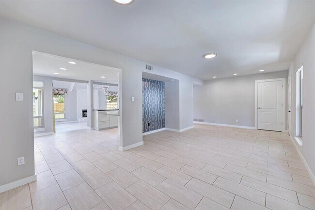 Building Photo - 10408 Doering Ln