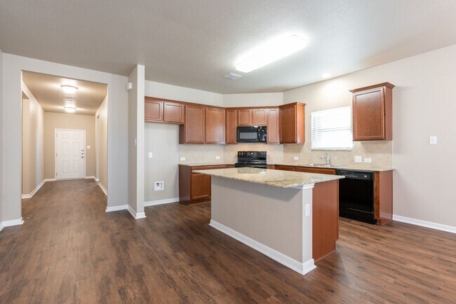 Building Photo - 4-Bedroom, 3-Bath Home in Belton ISD – Ove...