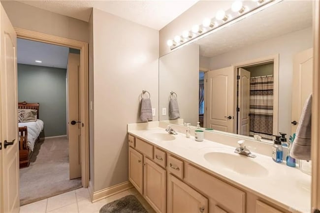 Building Photo - Immaculate Home in a Golf Course Community