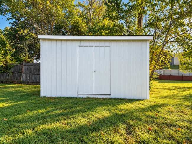 Building Photo - 5339 Beechwood Dr