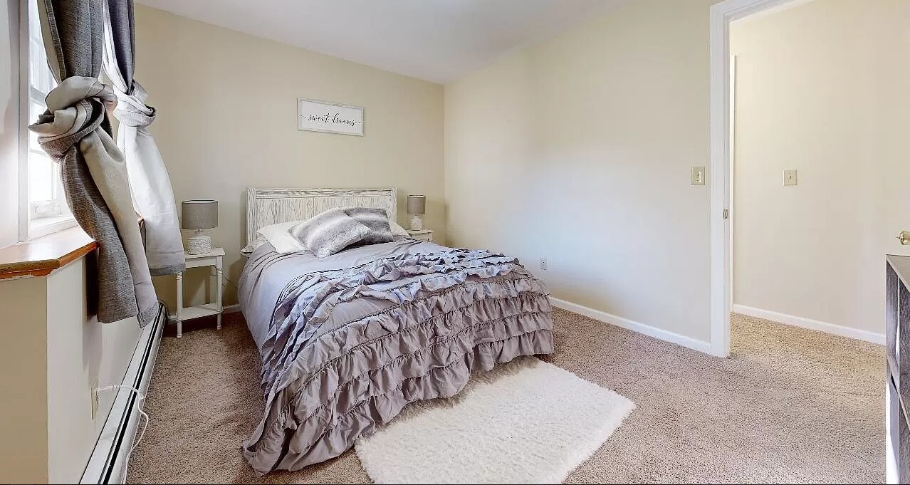 Building Photo - 10 Southview Dr