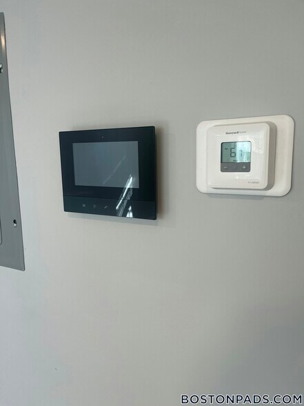 Building Photo - 132 Sherman St