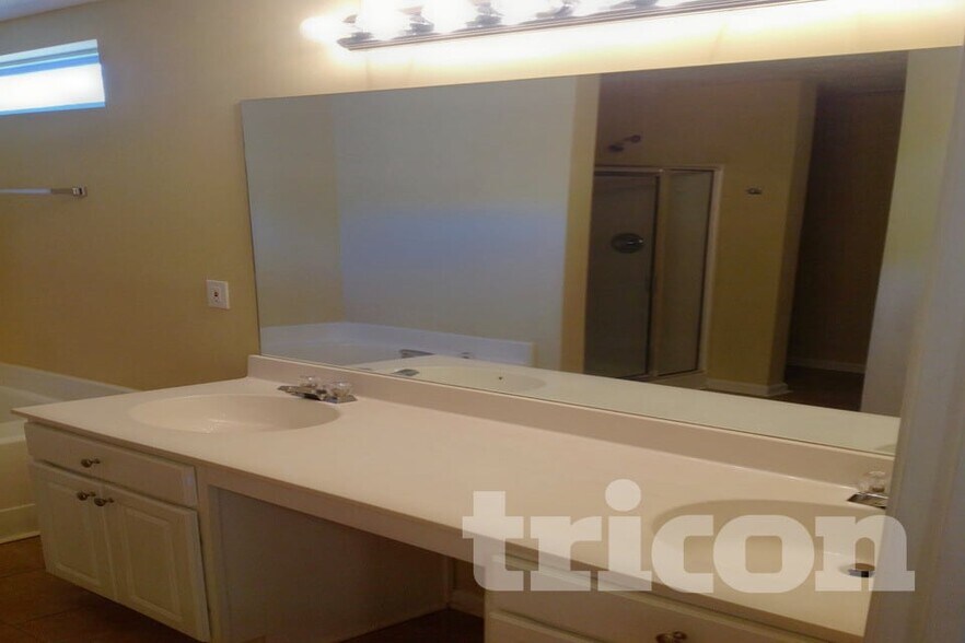 Building Photo - 8422 Somerton Cir