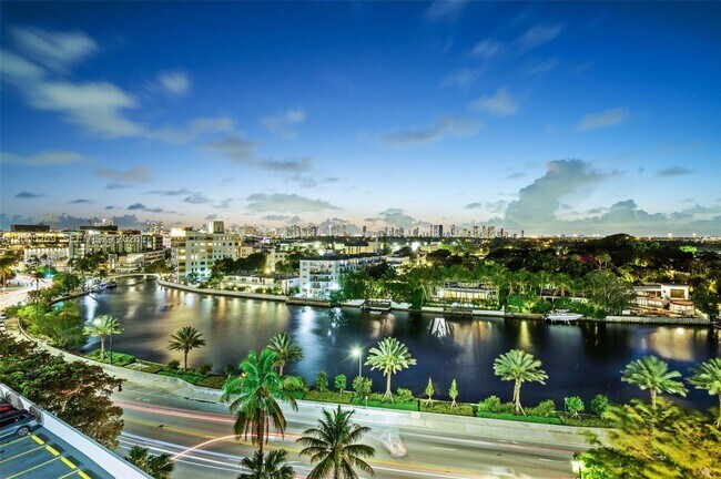 Building Photo - 2555 Collins Ave