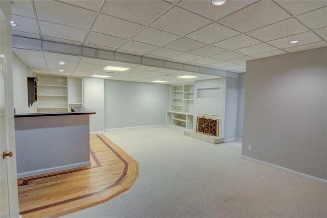 Building Photo - 639 Lakeshore Dr NW