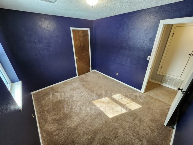 Building Photo - 729 E 22nd St