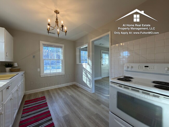 Building Photo - 715-709 W 7th St