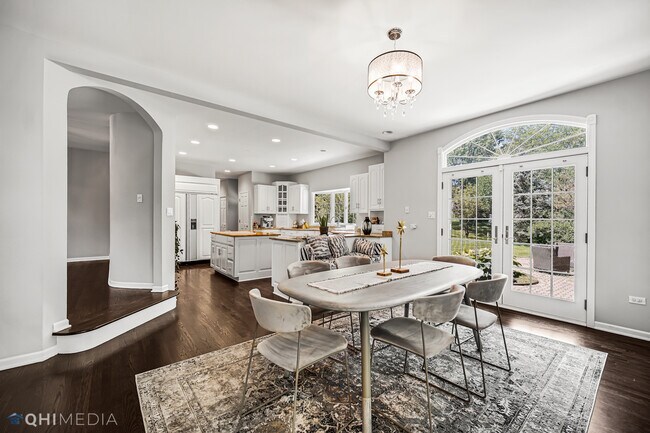 Building Photo - 8960 Enclave Dr