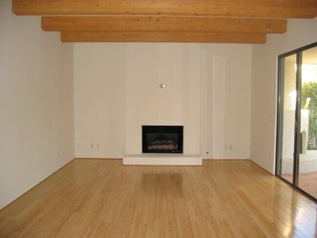 Building Photo - 4819 N 35th Pl