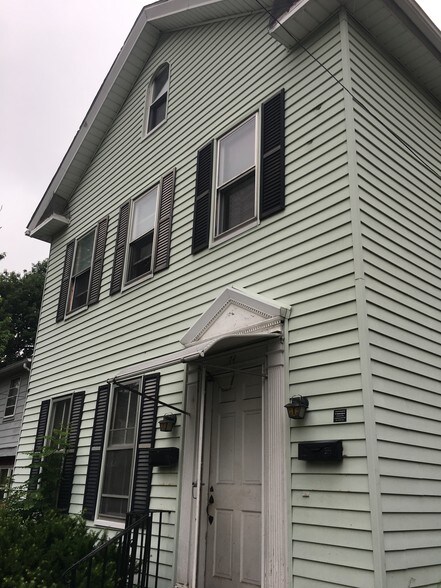 Primary Photo - 74 Berkshire St