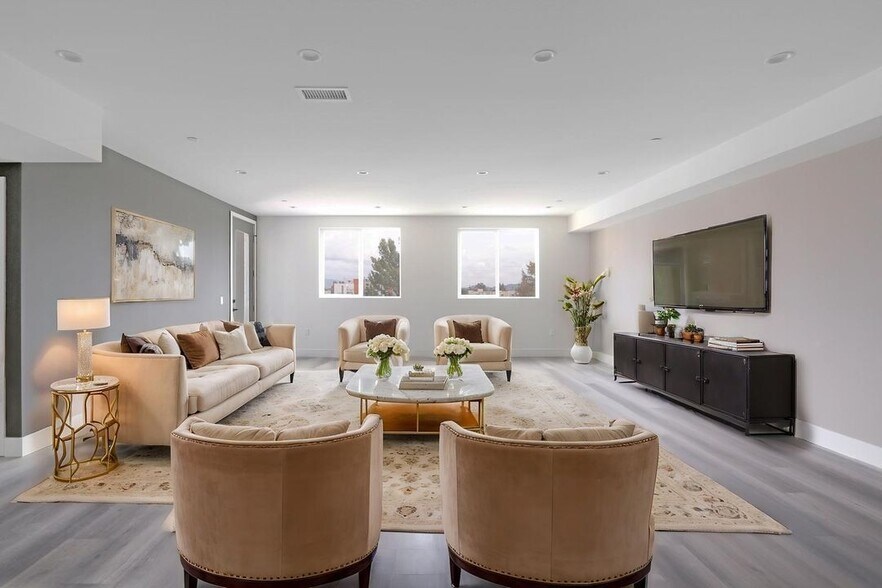 Primary Photo - 11155 Huston St