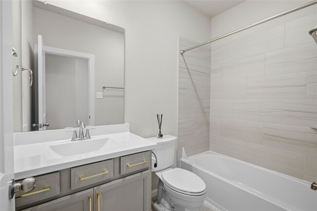 Building Photo - 2815 Torrey Pines Dr