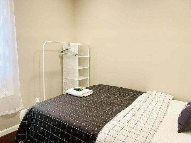 Building Photo - 2621 Edwin St