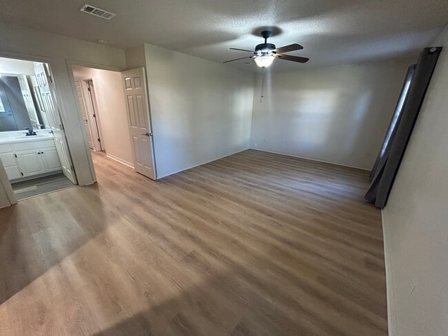 Building Photo - 1404 Greystone Dr