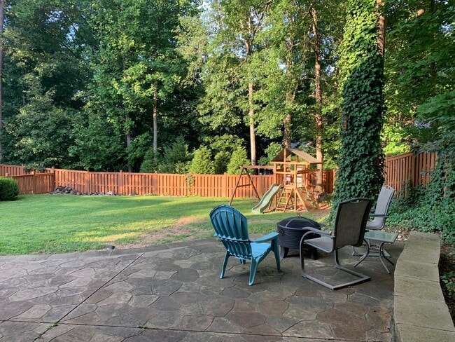 Building Photo - Hard to Find Rental Home in Heart of Dunwoody