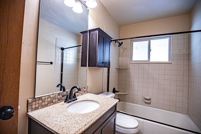 Building Photo - 3 Bedroom 1.75 bath with Solar Panels