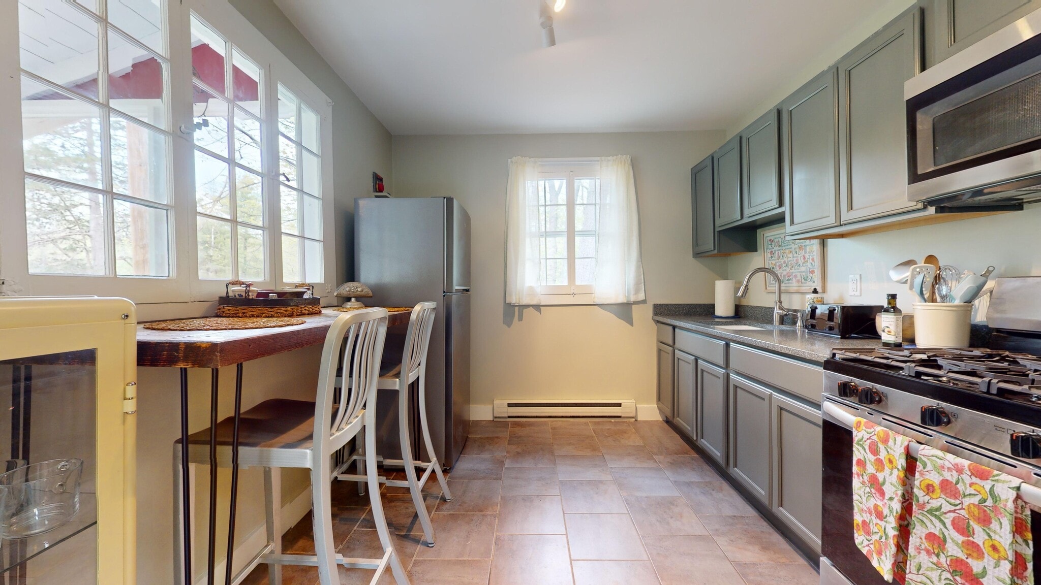 Great breakfast bar overlooking quiet meadow - 65 Ohayo Mountain Rd