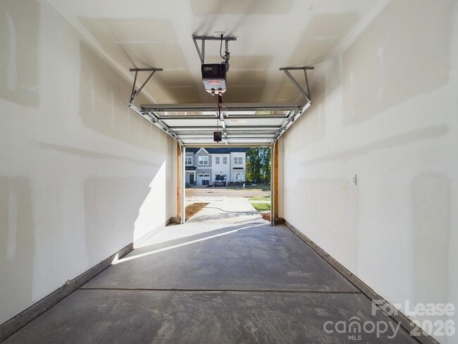 Building Photo - 9525 Munsing Dr