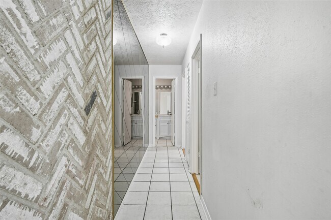 Building Photo - 18602 Lippizaner Dr