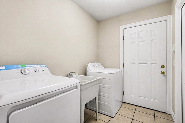 Building Photo - 113 Clubhouse Dr