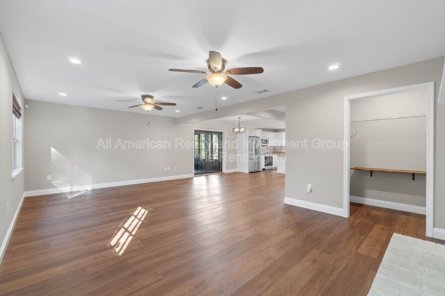 Building Photo - 1315 Grandview Dr