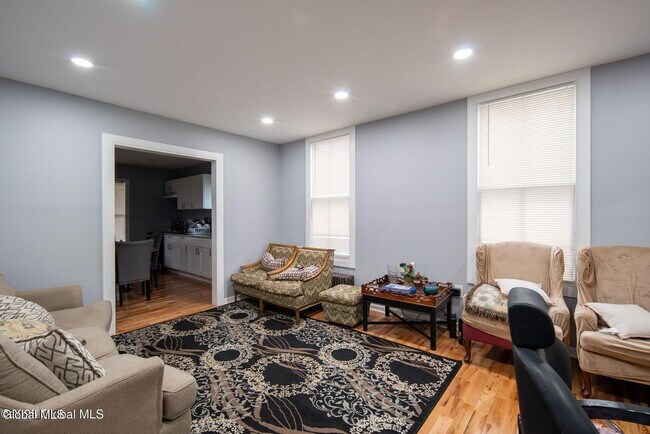 Building Photo - 138 Main St