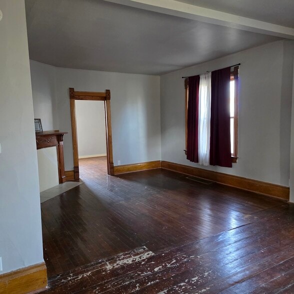 Building Photo - 384 S Hickory St