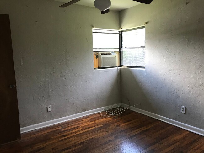 Building Photo - 2 Bedroom Duplex on Hancock Street - Available now!