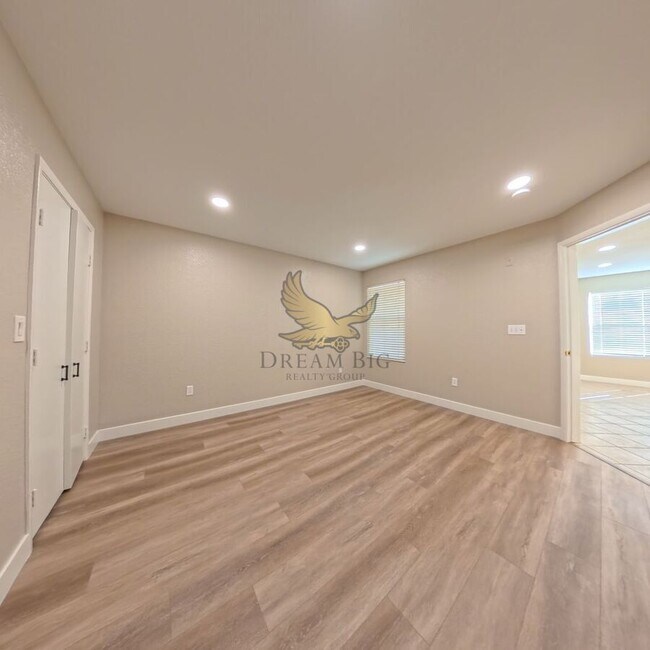 Building Photo - 8101 W Flamingo Rd