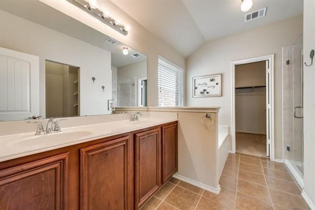 Building Photo - 9624 Sleepy Hollow Dr