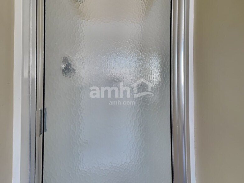 Building Photo - 103 Lake House Rd