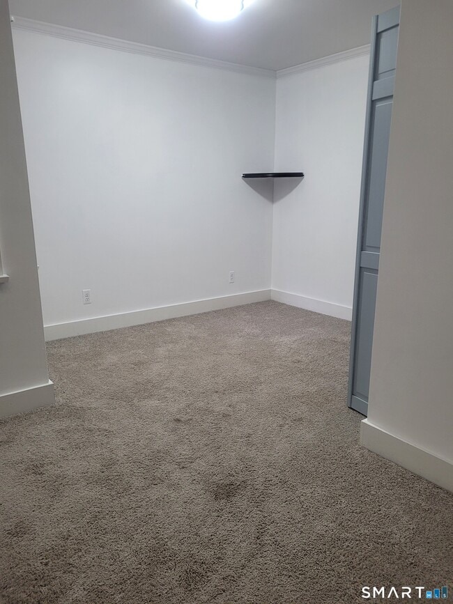 Building Photo - 123 Bridge St