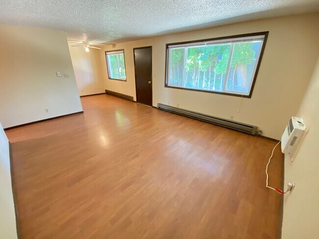 Building Photo - 111 W 12th Ave