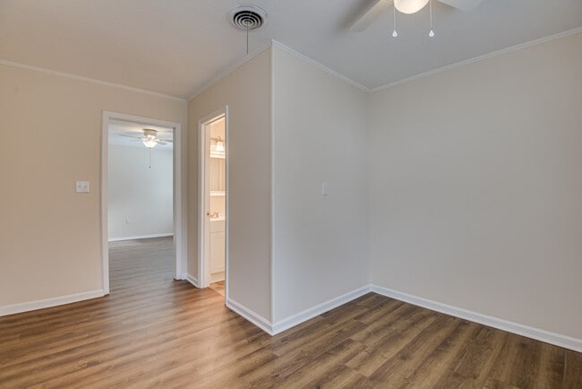 Building Photo - 103 Smallridge St