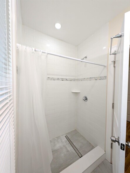 Building Photo - 22 Holyoke Rd